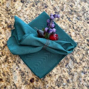 Set of 2 green napkins…16.5 x 16.5